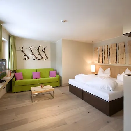 Hotel Almhof Family Und Wellness 4*