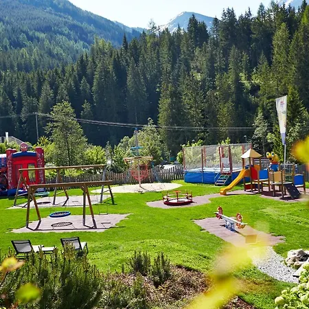 Hotel Almhof Family Und Wellness 4*