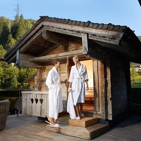 Hotel Almhof Family Und Wellness 4*