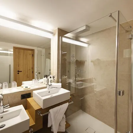 Almhof Family Und Wellness Hotell 4*