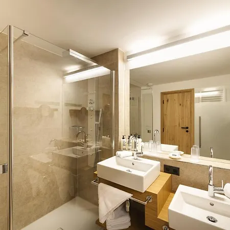 Almhof Family Und Wellness Hotell 4*